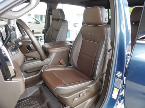 Used 2025 GMC Sierra 2500 4x4 Crew Cab Denali image 29