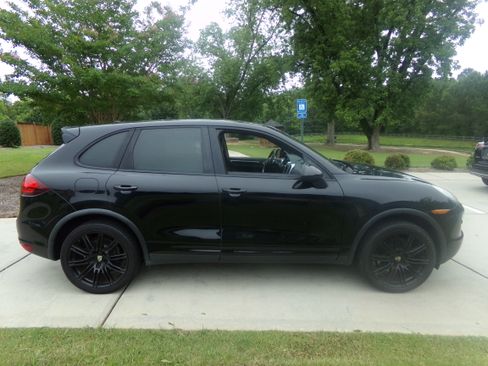 Used 2012 Porsche Cayenne Platinum Edition image 6