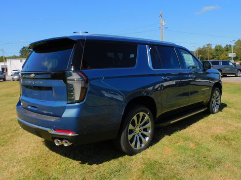 New 2026 Chevrolet Suburban Premier image 13