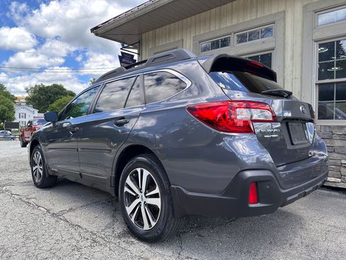 Used 2018 Subaru Outback 2.5i Limited AWD/4WD image 3
