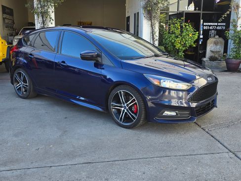 Used 2017 Ford Focus ST image 1
