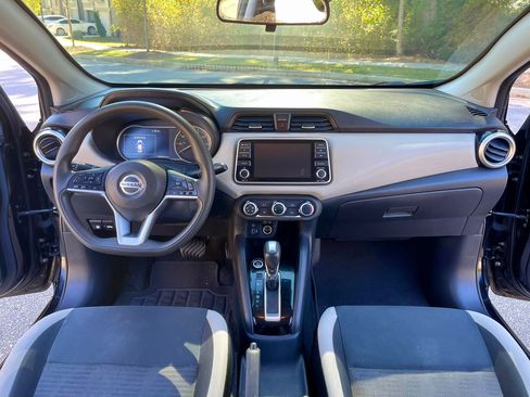 Used 2020 Nissan Versa SV image 6