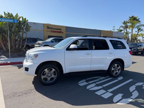 Used 2014 Toyota Sequoia 4WD SR5 image 17