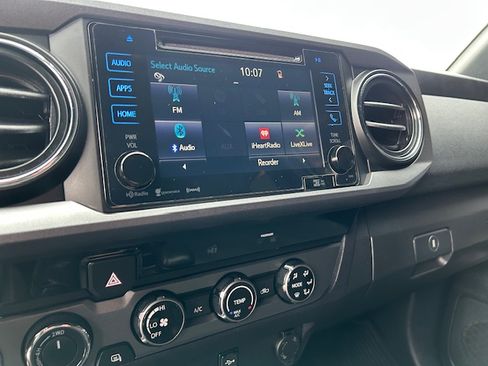 Used 2017 Toyota Tacoma TRD Off-Road image 18