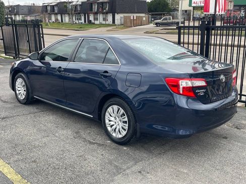 Used 2014 Toyota Camry LE image 4