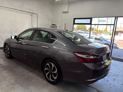 Used 2017 Honda Accord EX image 7