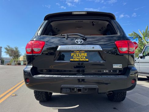 Used 2012 Toyota Sequoia Platinum image 7