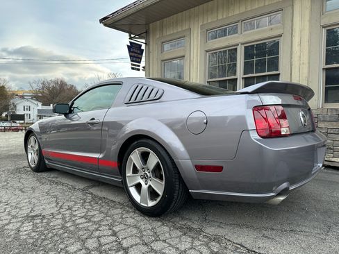 Used 2006 Ford Mustang GT image 3