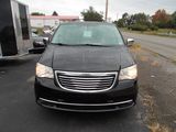 Used 2014 Chrysler Town & Country Touring-L image 2