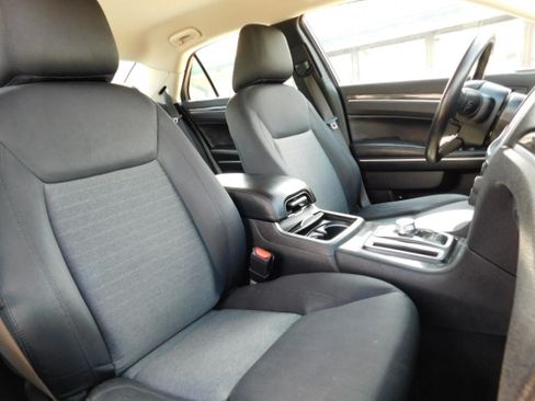 Used 2021 Chrysler 300 Touring image 25