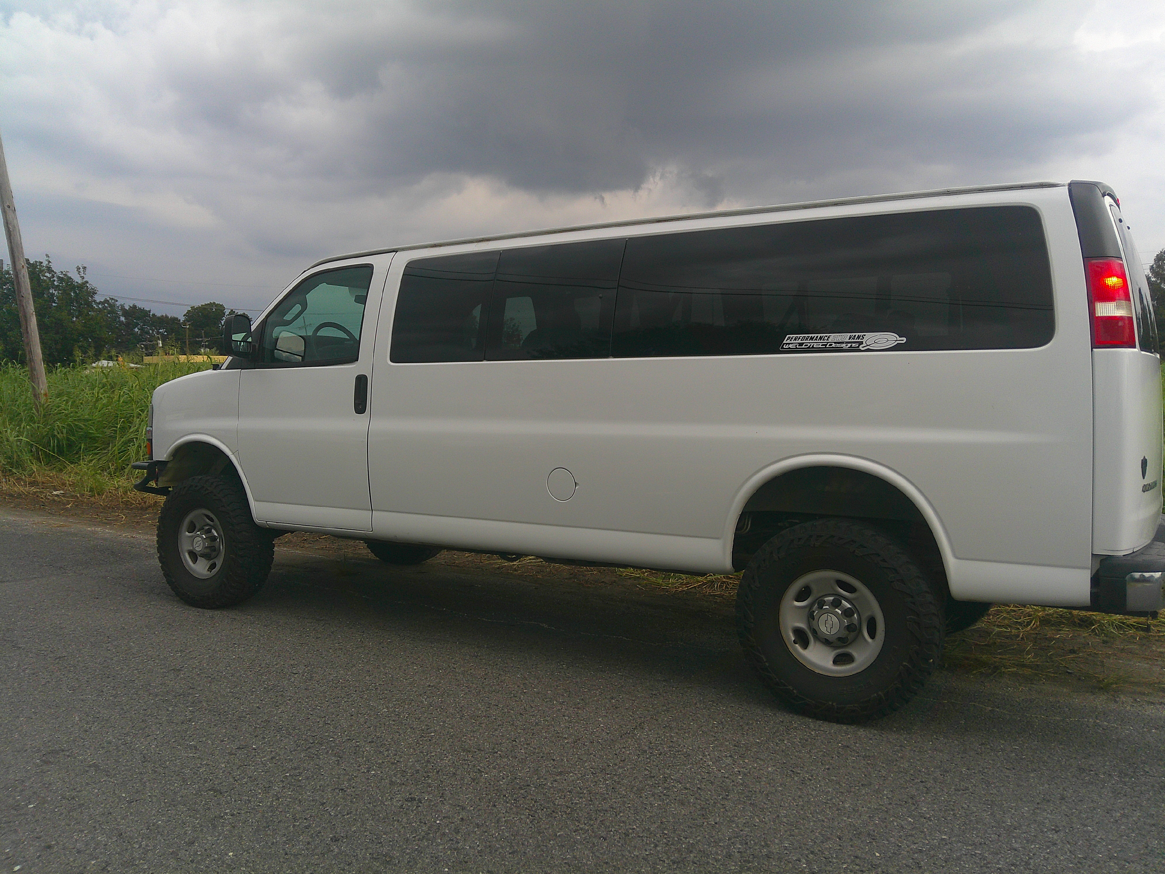 Used 2017 Chevrolet Express 3500 LT Extended Passenger RWD image 6