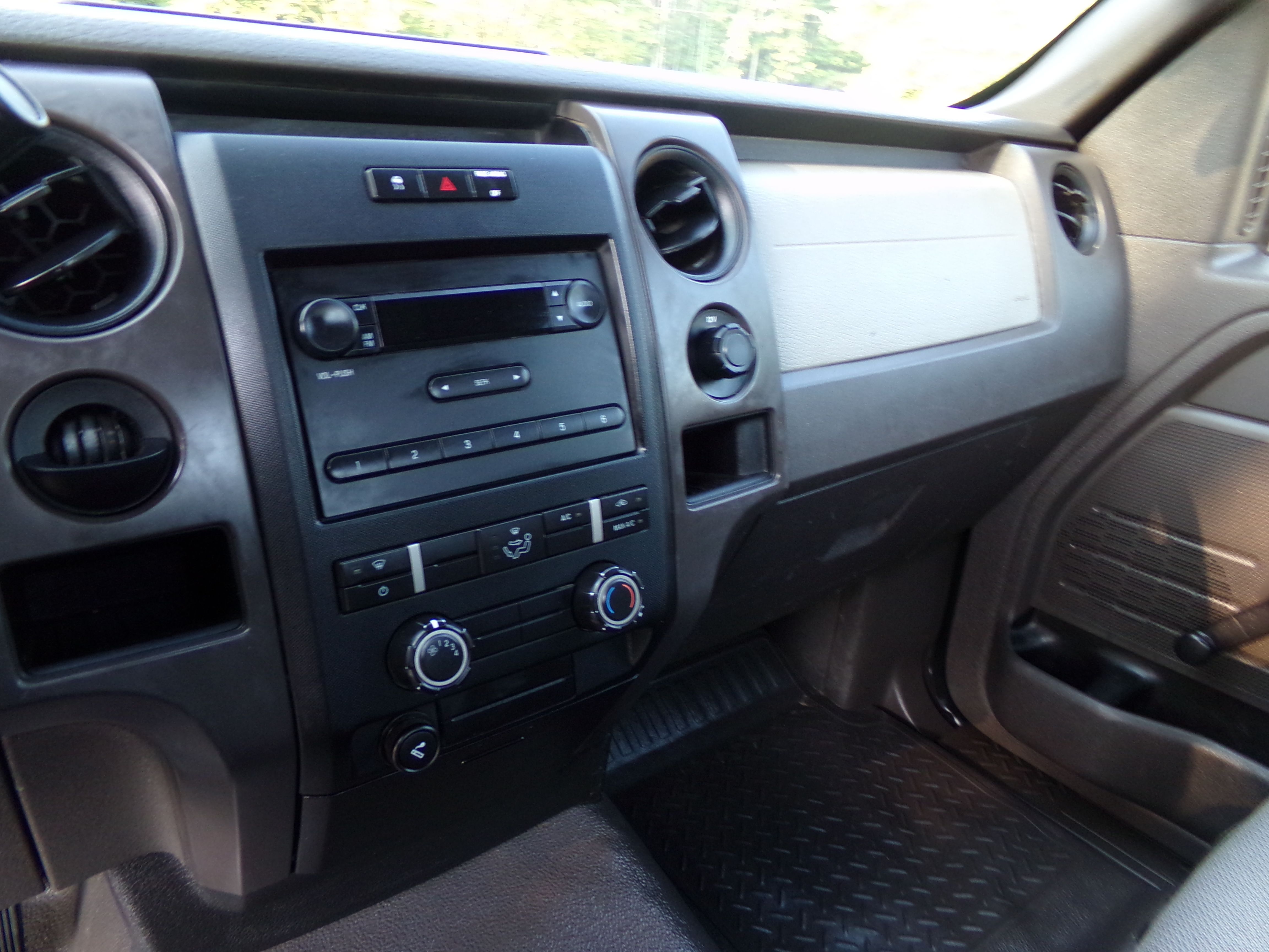 Used 2009 Ford F150 2WD Regular Cab XL image 11