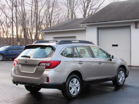 Used 2016 Subaru Outback 2.5i Premium image 10