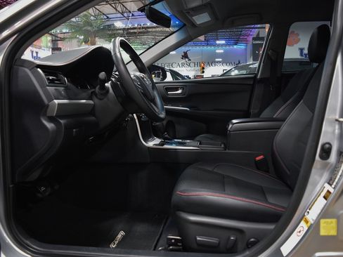 Used 2016 Toyota Camry SE image 16