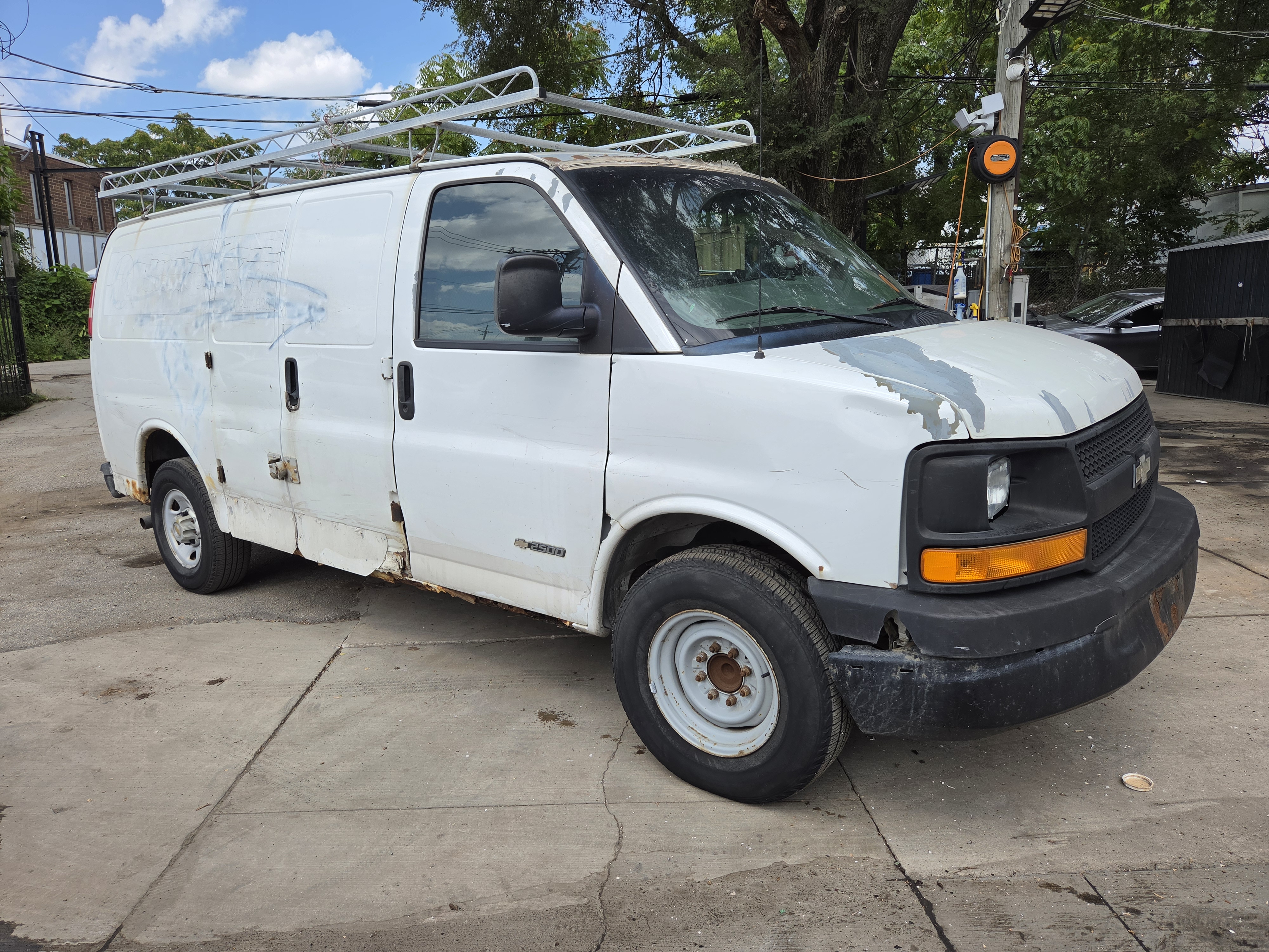 Used 2005 Chevrolet Express 2500 UNAVAIL RWD image 1