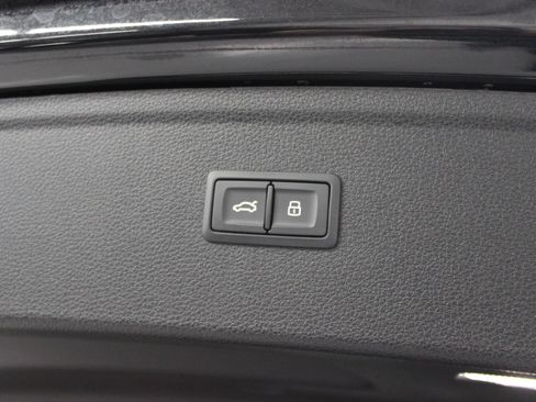 Used 2023 Audi SQ5 Premium image 34