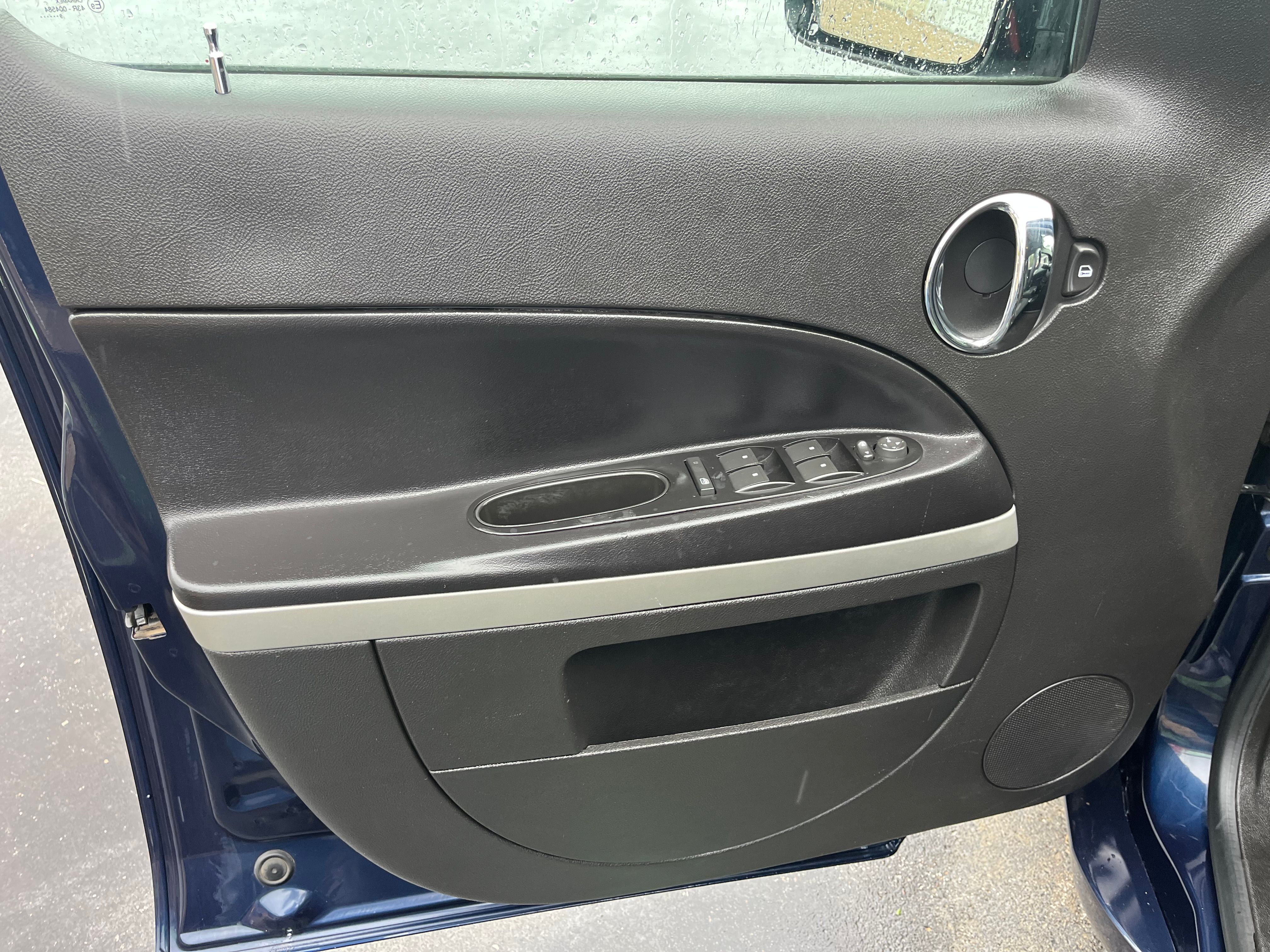 Used 2010 Chevrolet HHR LS FWD image 14