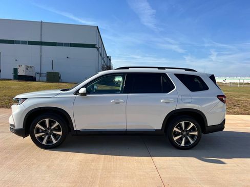 Used 2023 Honda Pilot Touring image 7