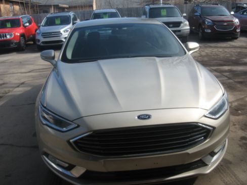 Used 2017 Ford Fusion Energi image 2
