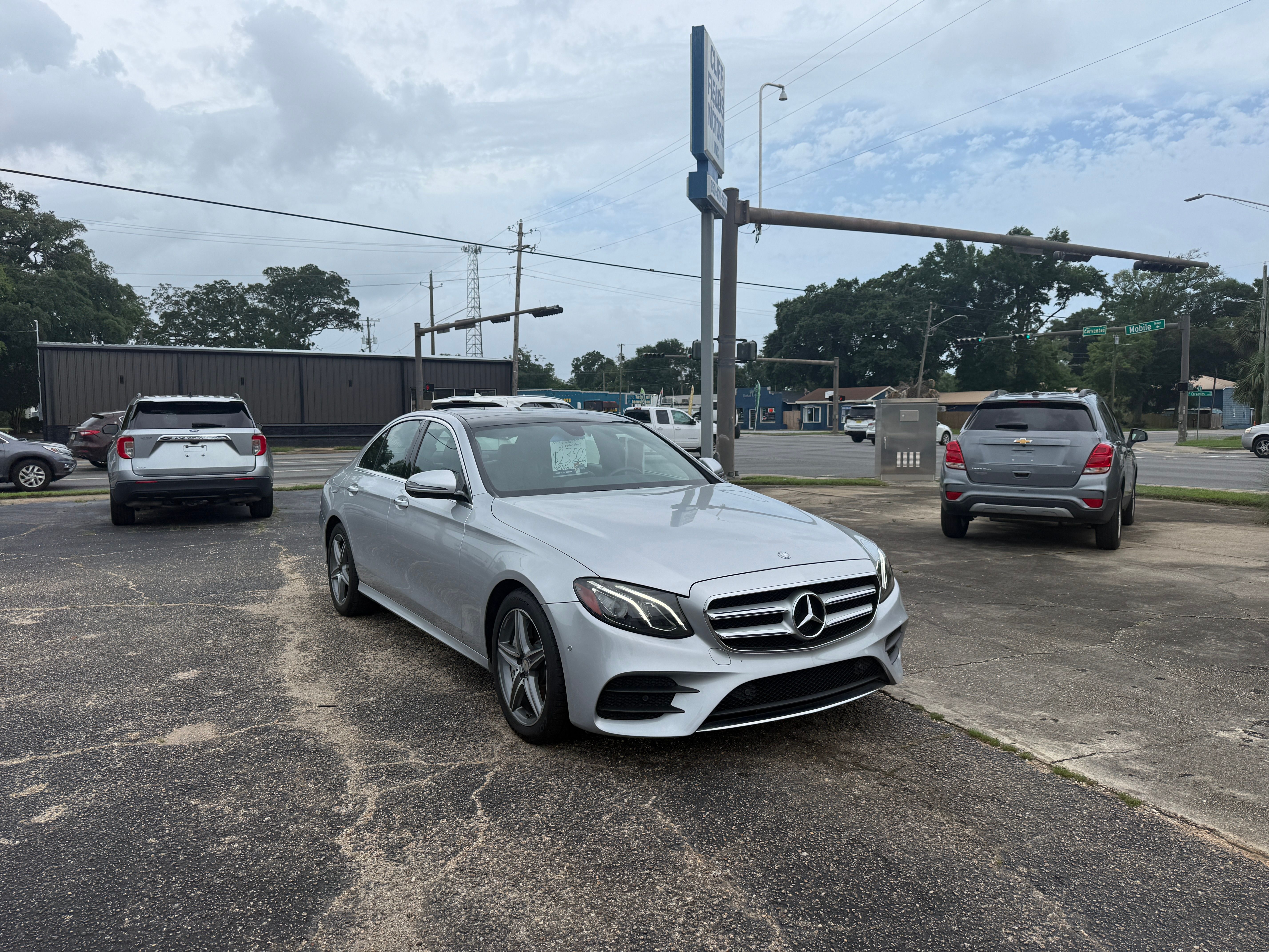 Used 2017 Mercedes-Benz E 300 4MATIC image 1