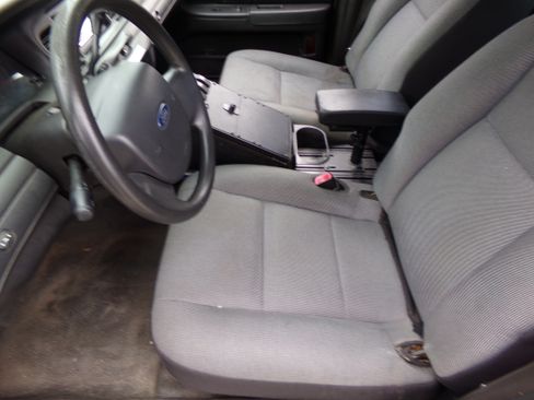 Used 2011 Ford Crown Victoria Police Interceptor RWD image 13