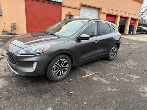 Used 2020 Ford Escape SEL image 2