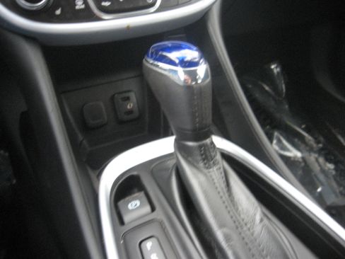 Used 2017 Chevrolet Volt LT image 12