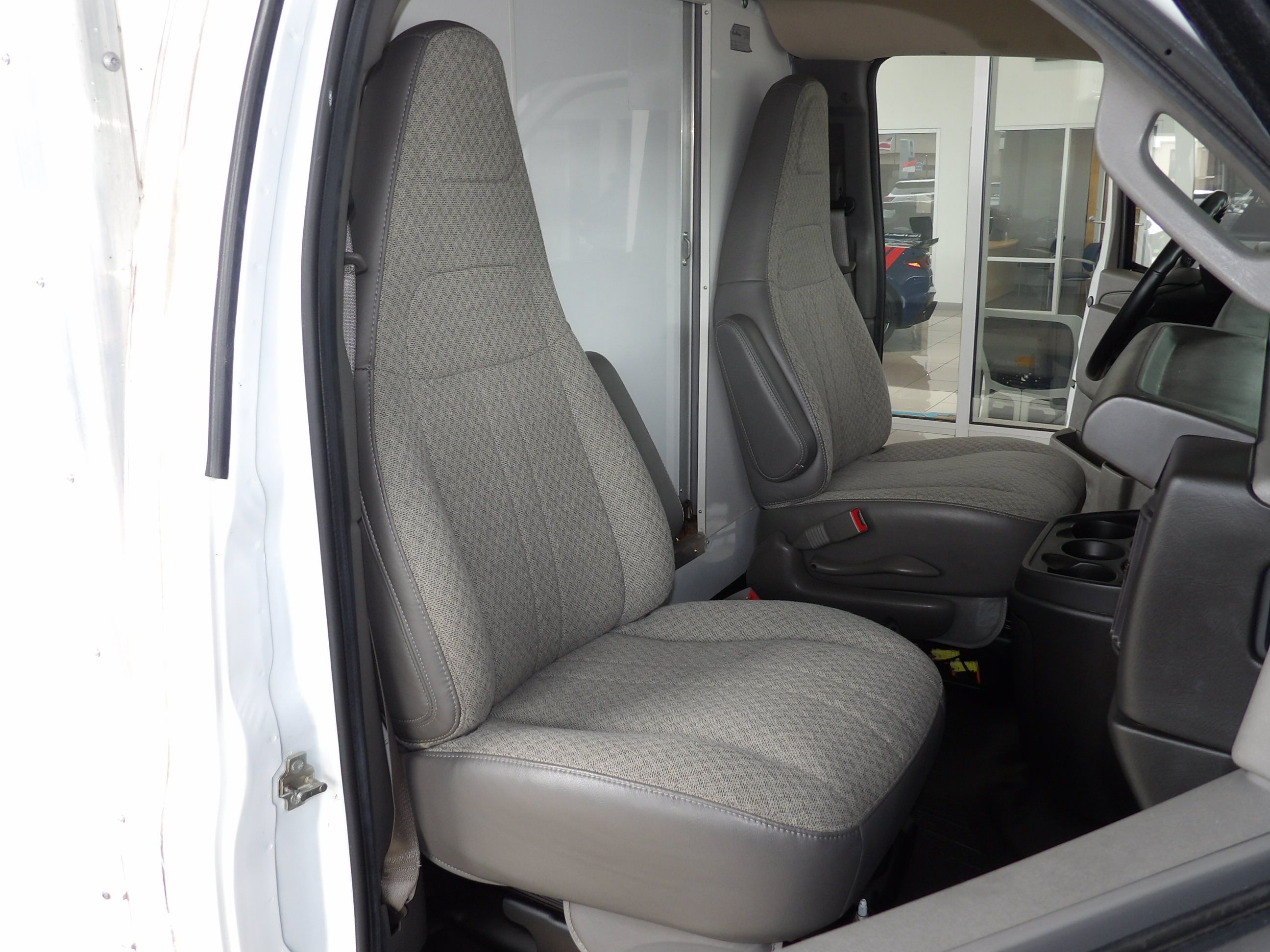 Used 2022 Chevrolet Express 3500 UNAVAIL RWD image 18
