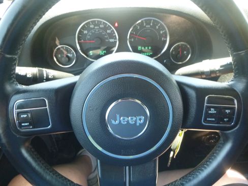 Used 2015 Jeep Wrangler 4WD Unlimited Sport image 15