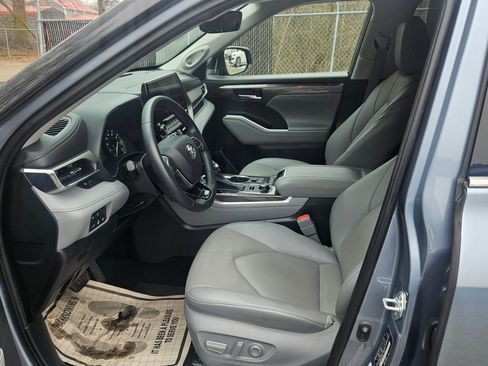 Used 2021 Toyota Highlander Limited image 10