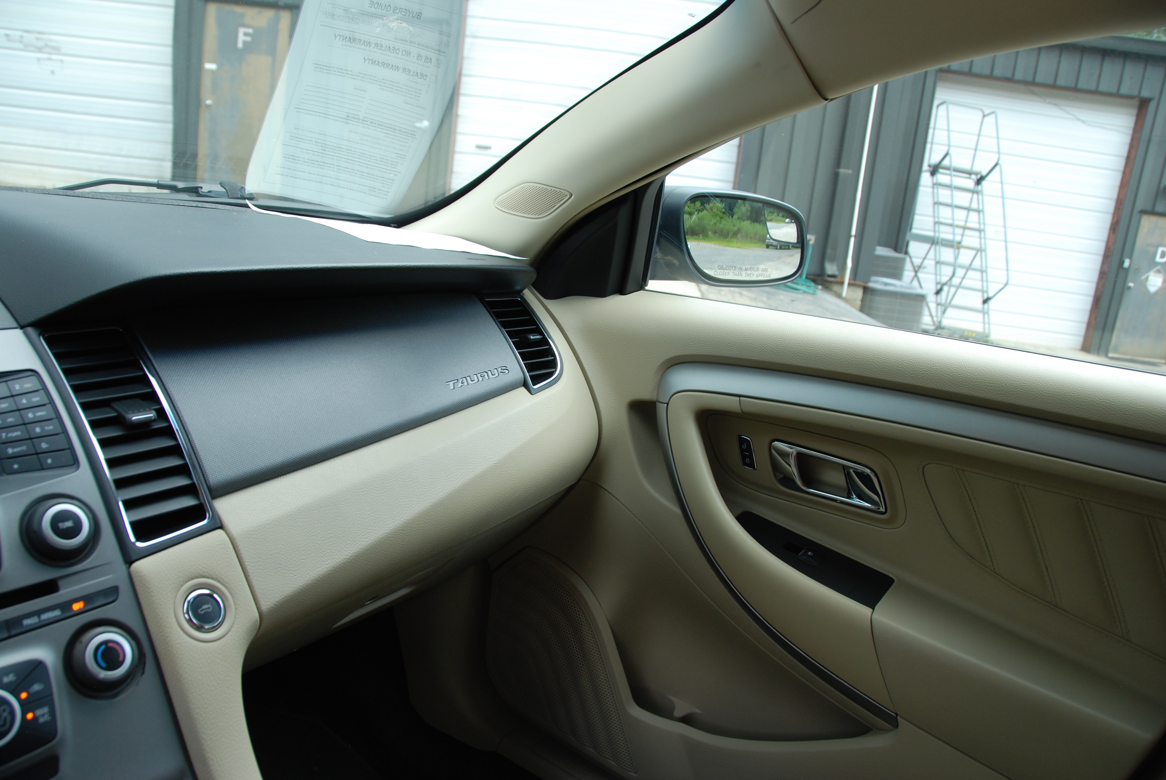 Used 2018 Ford Taurus SE FWD image 29