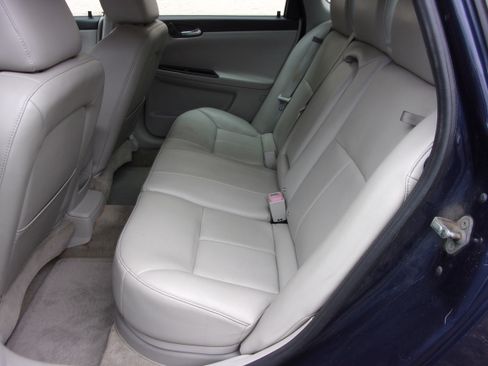 Used 2011 Chevrolet Impala LT w/ 1LT FWD image 9