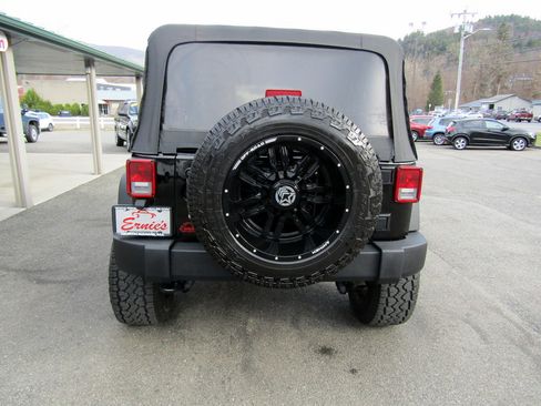 Used 2018 Jeep Wrangler Unlimited Sport image 4