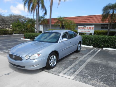 Used 2005 Buick LaCrosse CXL image 1