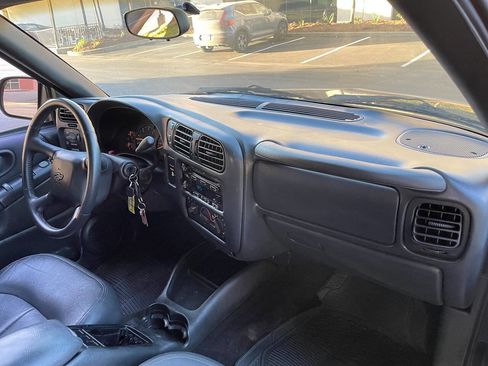 Used 2003 Chevrolet S10 Pickup LS image 13