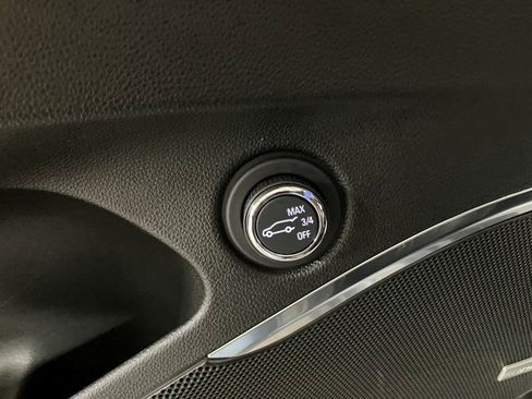 Used 2023 Buick Enclave Essence image 11