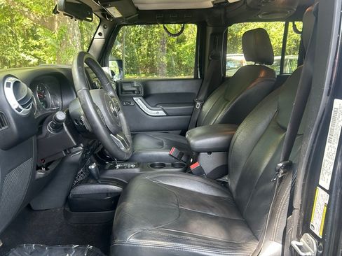 Used 2013 Jeep Wrangler 4WD Unlimited Sahara image 18