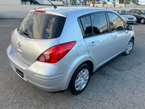 Used 2011 Nissan Versa Hatchback FWD image 9