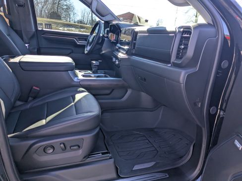 Used 2024 GMC Sierra 1500 SLT image 9