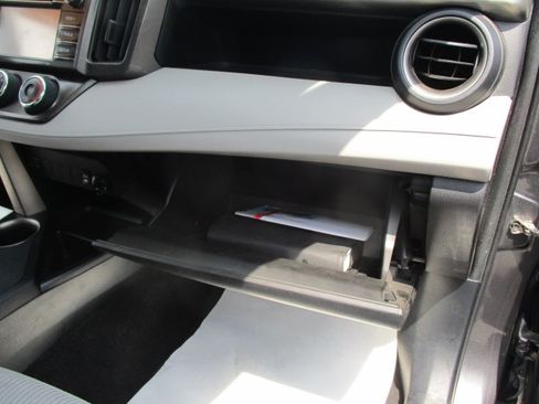 Used 2014 Toyota RAV4 AWD LE image 28