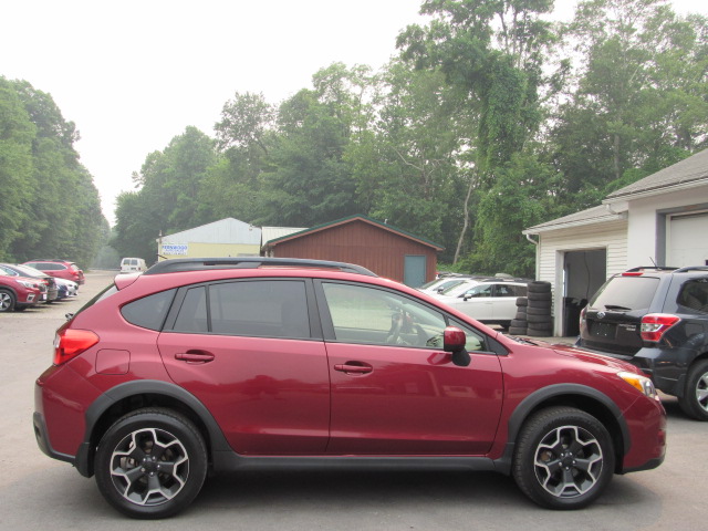 Used 2014 Subaru XV Crosstrek 2.0i Limited AWD/4WD image 9