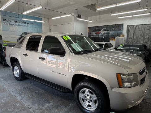 Used 2008 Chevrolet Avalanche 2WD image 10