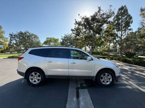 Used 2012 Chevrolet Traverse FWD LT w/ 2LT image 6