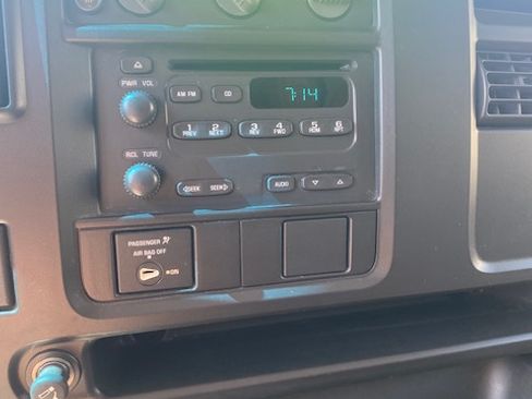 Used 2005 Chevrolet Express 2500 UNAVAIL RWD image 21