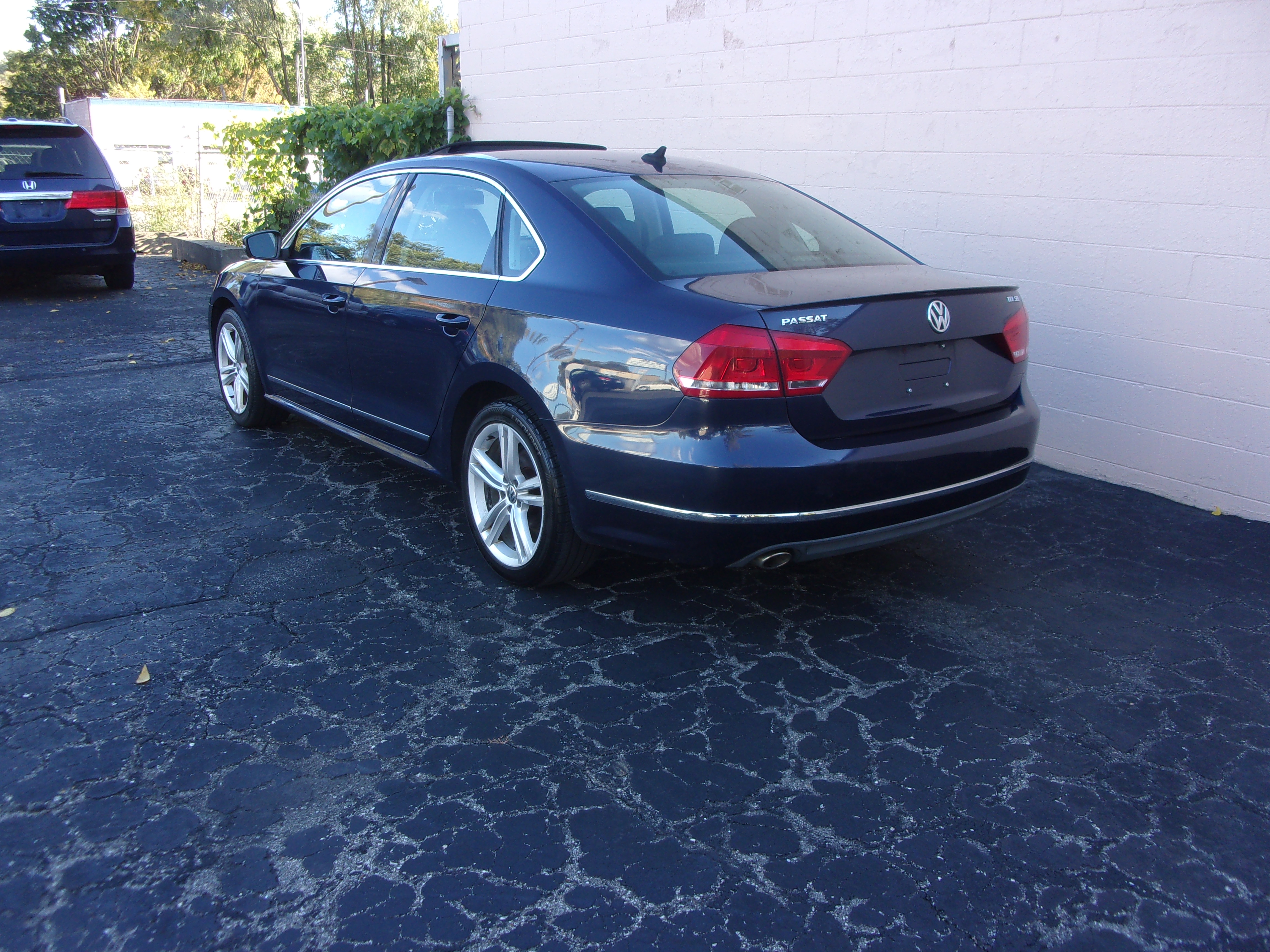 Used 2013 Volkswagen Passat TDI SEL Premium FWD image 6