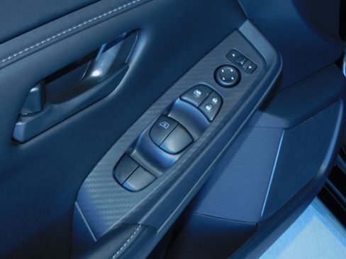 Used 2025 Nissan Sentra S image 16