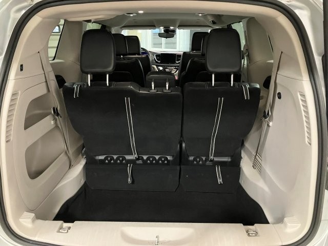 Used 2023 Chrysler Pacifica Touring-L FWD image 23
