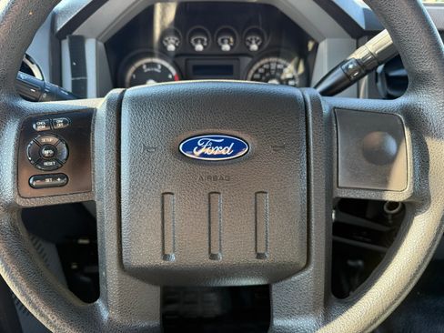 Used 2015 Ford F550 image 17