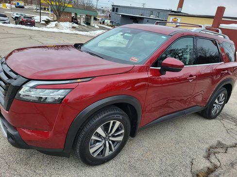 Used 2024 Nissan Pathfinder SL image 4
