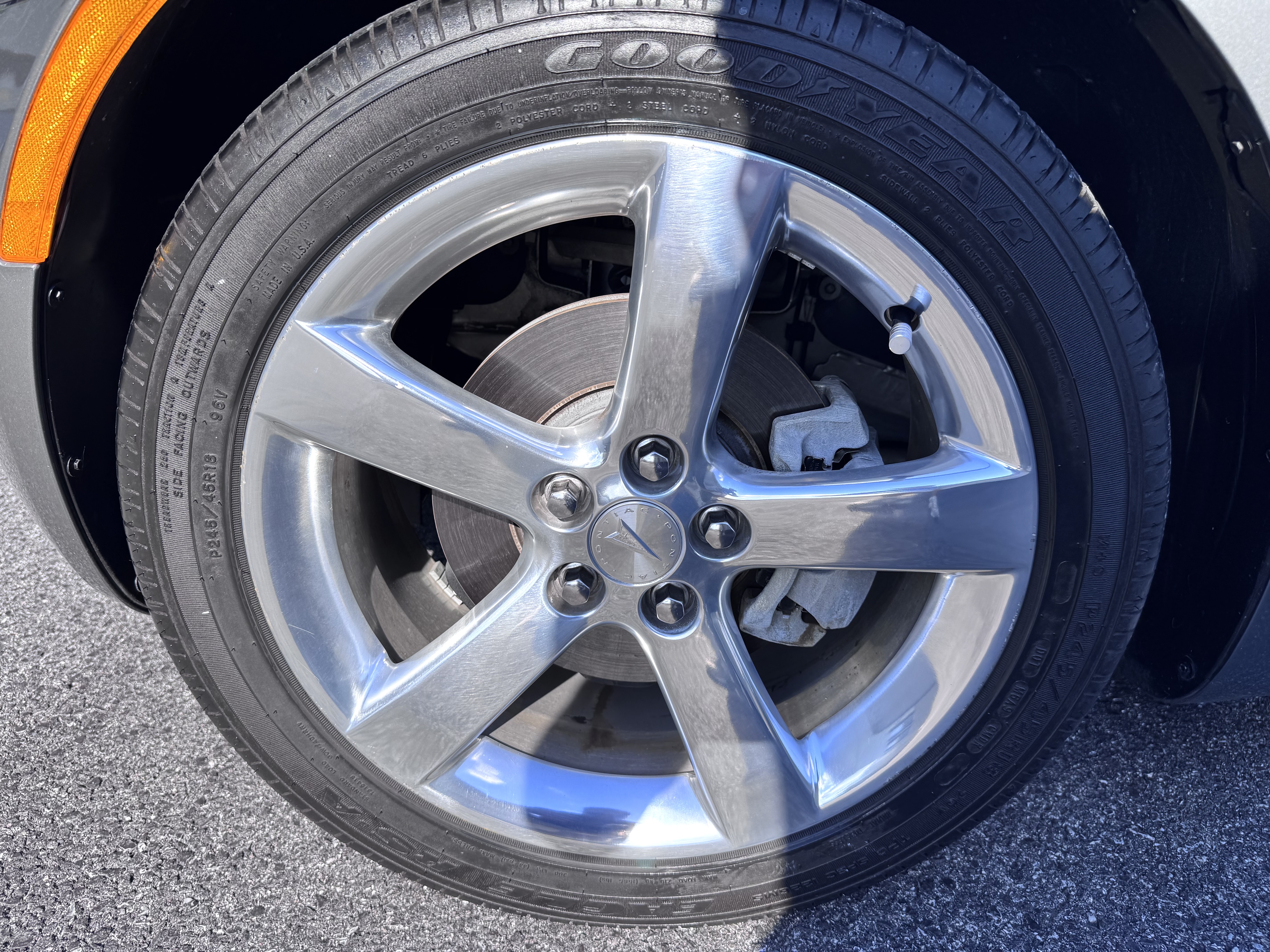Used 2006 Pontiac Solstice RWD image 10